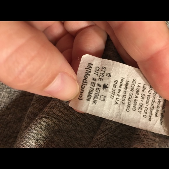 Red, patterned sweater - Picture 4 of 4